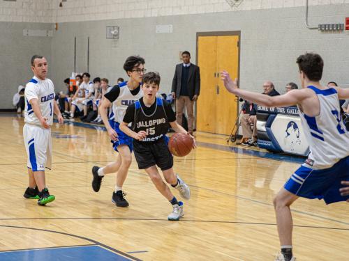 basketball player dribbling through players